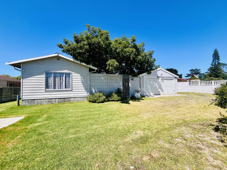 4 Bedroom Property for Sale in Sandbaai Western Cape